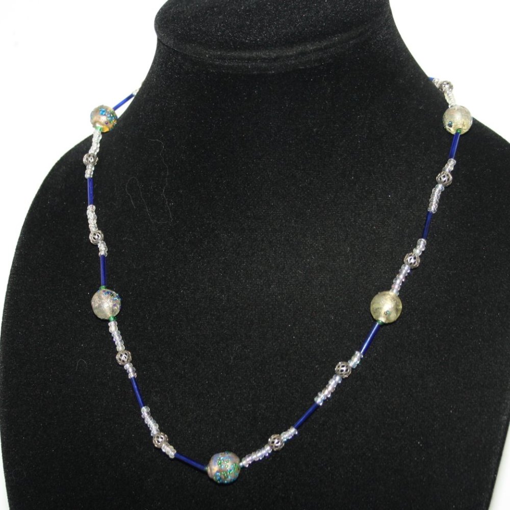 Beautiful glass beaded necklace 20"